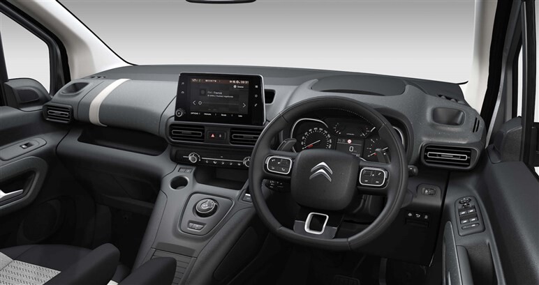 長い！ ベルランゴに3列7人乗りの「ロング」が追加発売。約443万円から