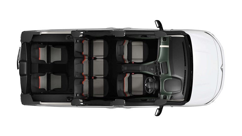 長い！ ベルランゴに3列7人乗りの「ロング」が追加発売。約443万円から