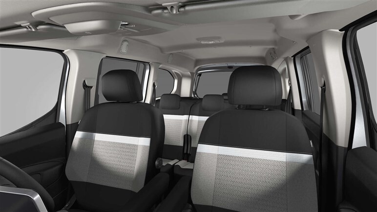 長い！ ベルランゴに3列7人乗りの「ロング」が追加発売。約443万円から