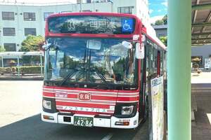 「高齢者を駅まで歩かせるのか」 関西でさらに深刻化するバス運転士不足、万博バス問題去ってまた一難！ 現場は「地域の足守りたい」の悲痛声