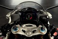 トライアンフ「スピードトリプル1200RR」発表 ネオレトロで高性能な新型カフェレーサー登場