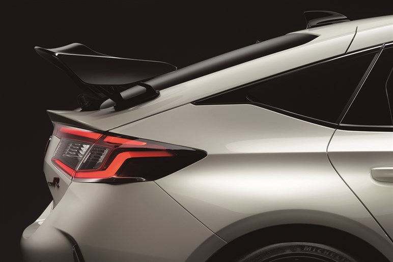 シビックRSが継承する“ホンダに集まるクルマ好き”の心を掴んだ「バラードスポーツCR-X」ってどんなクルマ？