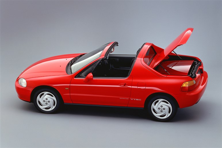 シビックRSが継承する“ホンダに集まるクルマ好き”の心を掴んだ「バラードスポーツCR-X」ってどんなクルマ？
