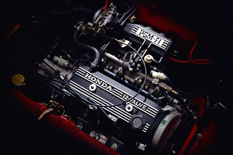 シビックRSが継承する“ホンダに集まるクルマ好き”の心を掴んだ「バラードスポーツCR-X」ってどんなクルマ？