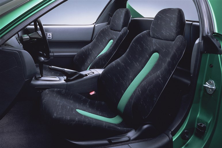 シビックRSが継承する“ホンダに集まるクルマ好き”の心を掴んだ「バラードスポーツCR-X」ってどんなクルマ？