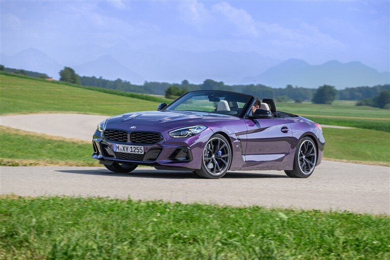BMW、オープンスポーツ「Z4」を改良。ライトやグリル周りのデザインを変更