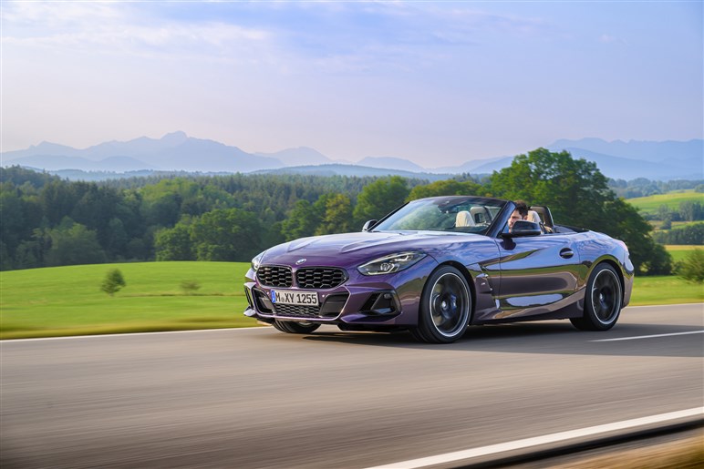 BMW、オープンスポーツ「Z4」を改良。ライトやグリル周りのデザインを変更