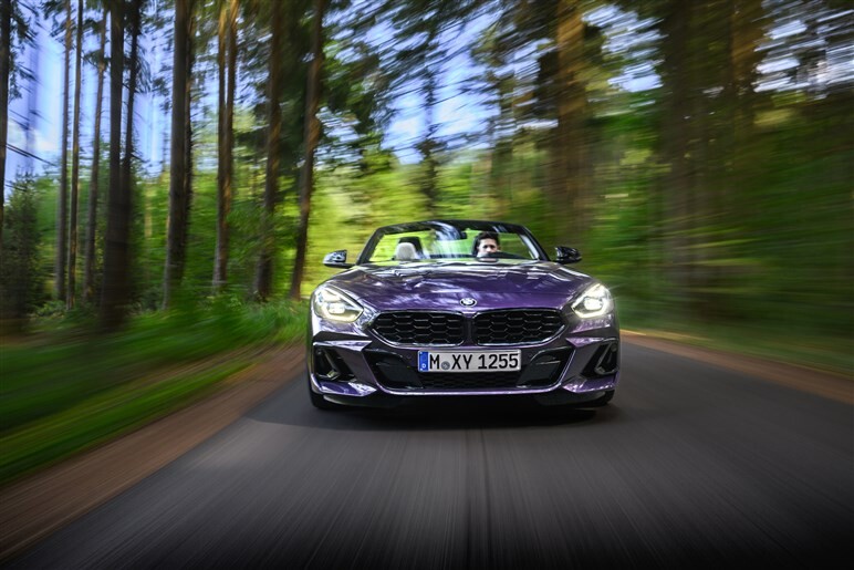 BMW、オープンスポーツ「Z4」を改良。ライトやグリル周りのデザインを変更