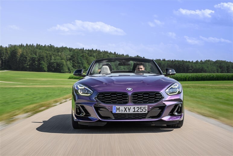 BMW、オープンスポーツ「Z4」を改良。ライトやグリル周りのデザインを変更