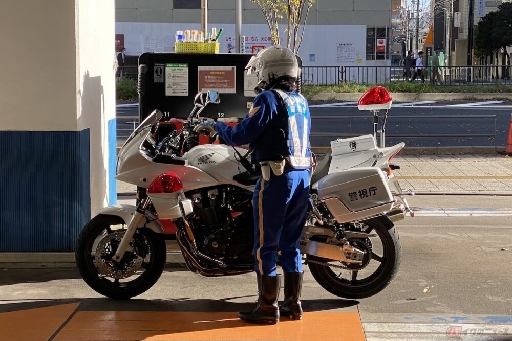 白バイ隊員 ヘルメット - 愛知県のバイク