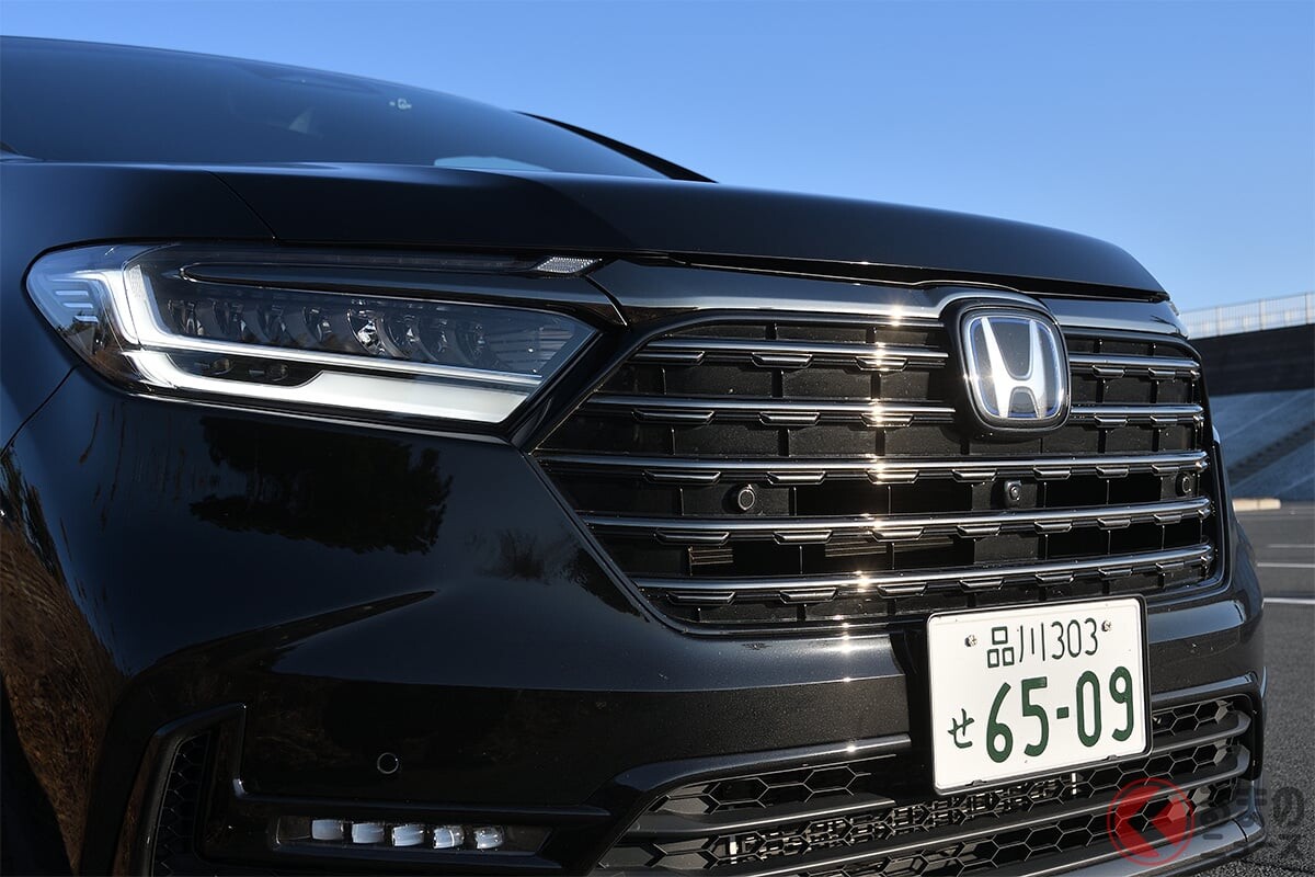 ホンダ高級ミニバンに「すごそうなサンシェード」設定！ 車内がめちゃ快適＆使わないときの収納スペース不要！ 「オデッセイ」専用の純正アクセサリーが復活！