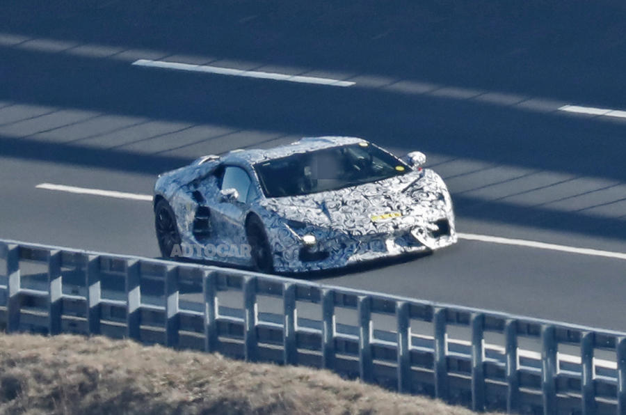 アヴェンタドール後継 ランボルギーニの旗艦phev テスト車両発見 V12エンジン搭載 Autocar Japan 自動車情報サイト 新車 中古車 Carview