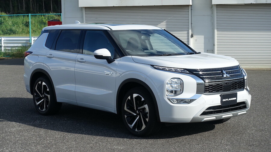 三菱アウトランダーPHEV試乗記（2.4L＋ツインモーターPHEV）曲がる概念が変わる