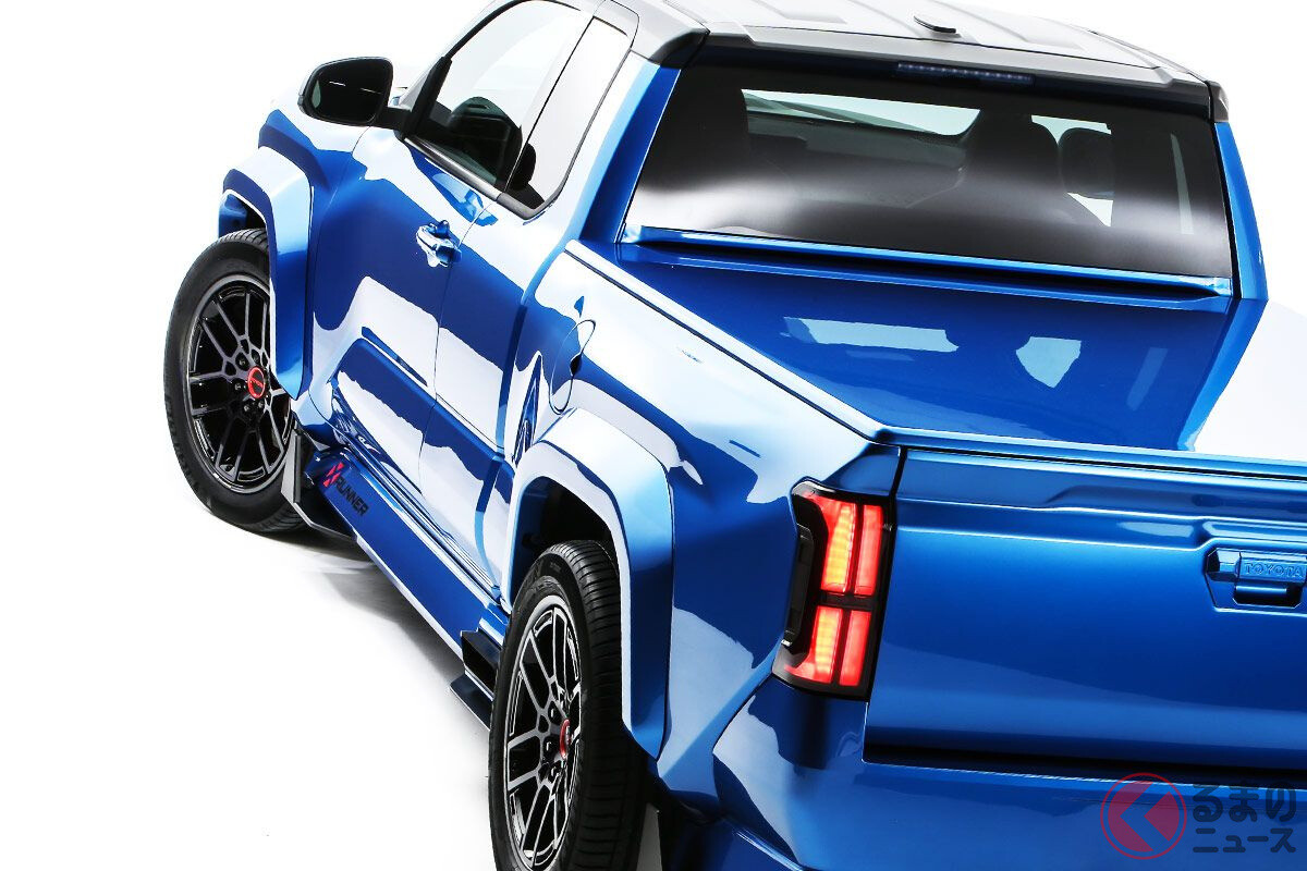トヨタが421馬力の「爆速モデル」世界初公開！ 鮮烈青ボディに熱視線!? 「タコマXランナー」を米国で披露