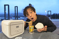 電気自動車なら米も炊けるぞっ！　ってわけでEVならではの旅の楽しみ方を提案！　WEB CARTOP編集部員が大阪→東京出張の間にSA・PAで「ご飯に合うおかず」を探して実食してみた
