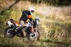 単なるガチオフ車ではない！ KTM 790アドベンチャーR は飛べる、遊べる、 旅バイクだ【国内試乗レポート】