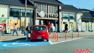 障がい者用駐車スペースを健常者が使ってもおとがめなし? なぜ無法地帯になっているのか??