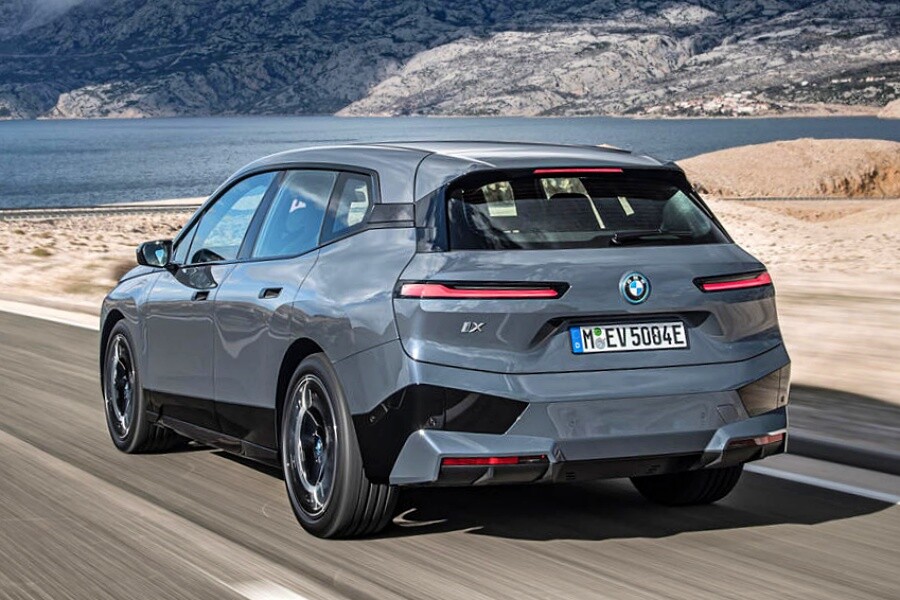 【クラスに生じる激しい競争】BMW iX　試作車の助手席に同乗　航続600km　総合523ps　後編