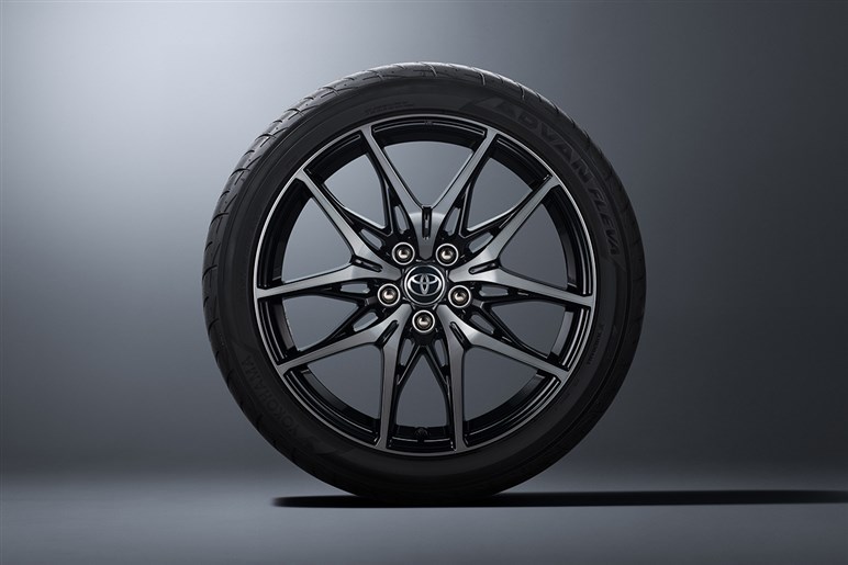 【この装備で276万円】トヨタ「カローラクロス」の最安グレードは買ってもいいのか？ 装備を詳しく調べてみた