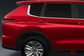 三菱の新「“4WD”クロスオーバーSUV」発売！ 最上級より「130万円以上」オトク＆“最も低燃費”な「お財布に優しい仕様」！ 唯一の装備もある「アウトランダーPHEV」最安モデルとは？