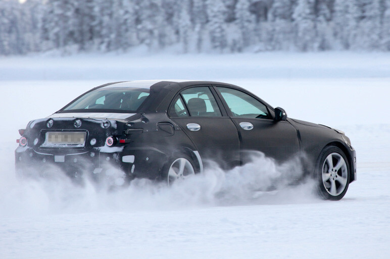 謎めく次期Cクラス情報 3気筒の噂の真相は…