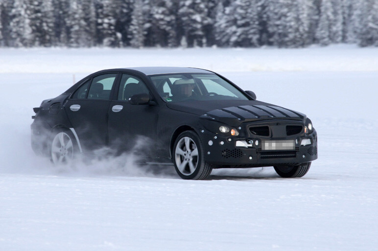 謎めく次期Cクラス情報 3気筒の噂の真相は…