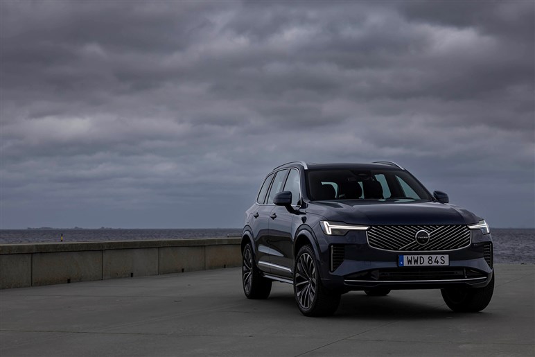 おしゃれな北欧デザインが魅力　ボルボの大型SUV「XC90」がビッグマイナーチェンジで何が変わった？