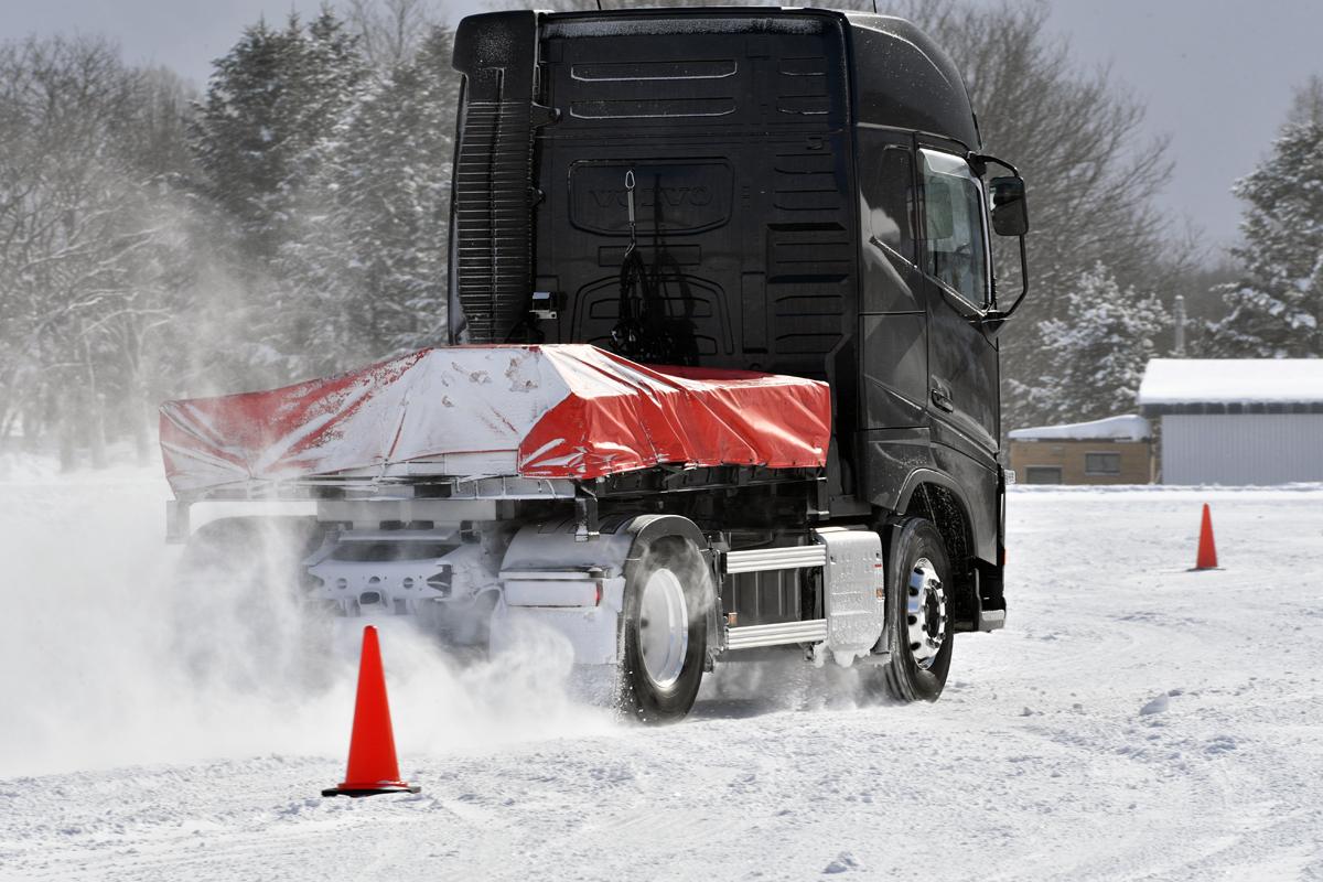 安全が犠牲にされる運用も散見 大型商用車の スタッドレス問題 が根深い Web Cartop 自動車情報サイト 新車 中古車 Carview