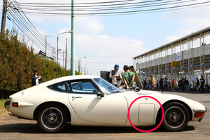 伝説の名車「トヨタ2000GT」のフェンダーにある「謎の蓋」！　開けると「トヨタの思い」が詰まっていた