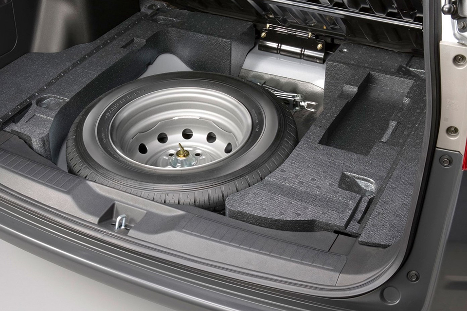 新車からスペアタイヤが消えた パンク修理キットなぜ急増 大転換の裏事情と意外な落とし穴 ベストカーweb 自動車情報サイト 新車 中古車 Carview