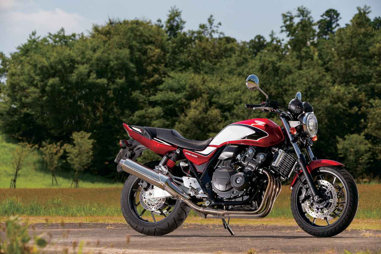 ホンダ Cb400 Super Four ヒストリーガイド 名車の歴史 最新モデルのインプレとともに400cc4気筒ネイキッドの魅力を解説 Webオートバイ 自動車情報サイト 新車 中古車 Carview