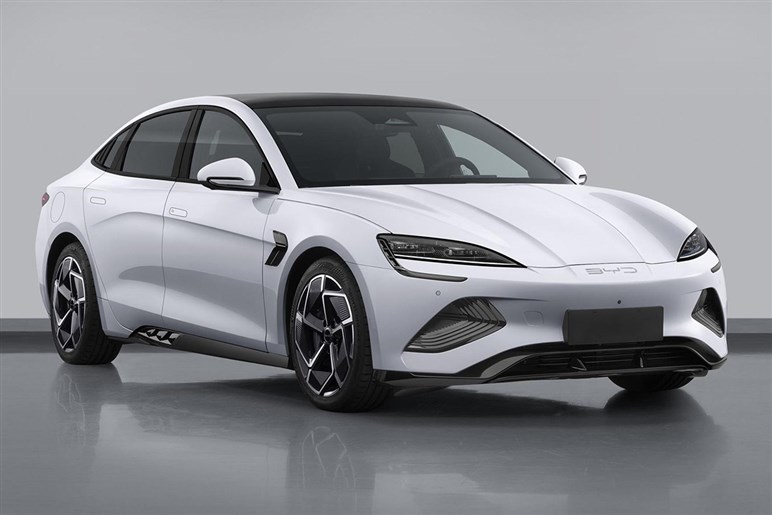 日産の新型BEV「N7」が中国で爆売れ中。低価格で高評価も、日本ユーザーが抱く“複雑な感情”とは？