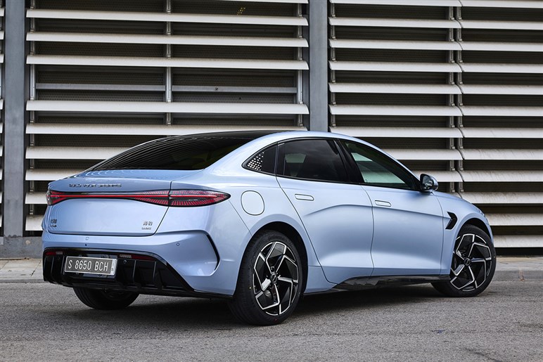 日産の新型BEV「N7」が中国で爆売れ中。低価格で高評価も、日本ユーザーが抱く“複雑な感情”とは？