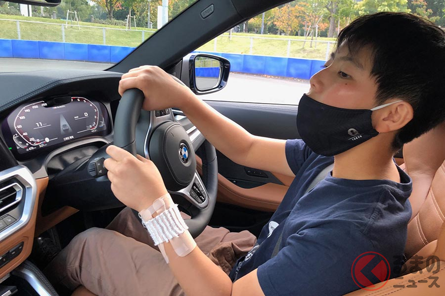 387馬力の最新bmwを子供が運転 免許が無くてもなぜ可能 U 18運転予備校 の目的とは くるまのニュース 自動車情報サイト 新車 中古車 Carview