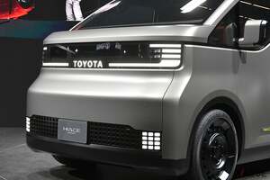 トヨタ「ハイエース コンセプト」は大人気の“はたらくクルマ”の未来を暗示？ サイズの異なるふたつのボディを公開！ デザインはよりスタイリッシュに