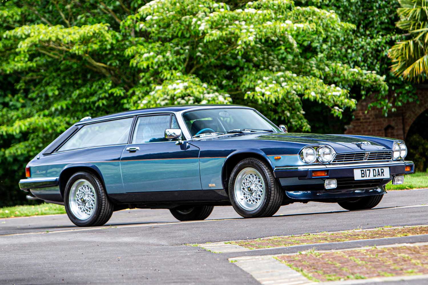 80年代の最も豪華なワゴン ジャガーxj Sシューティングブレーク とは グッチ一族が手がけたワンオフ物件だった Auto Messe Web 自動車情報サイト 新車 中古車 Carview