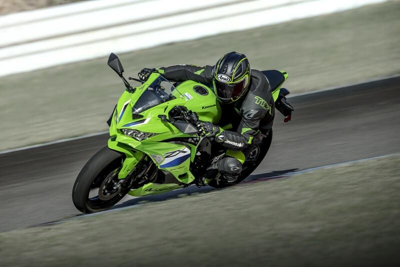 超貴重な自動車カタログ・雑誌等色々大量です。 カワサキ Ninja ZX－4RR 2026年モデル｜ライダー