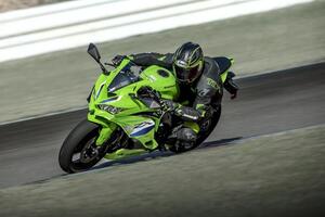 【カワサキ】「Ninja ZX-4R SE」「Ninja ZX-4RR」のカラー＆グラフィックを変更し9/1に発売！