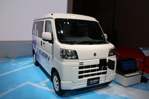 使い慣れた軽バンだからEVになっても同じスタイルを踏襲！　見た目は変わらないのに中身大変化のスズキ「ｅエブリイ」が日本中を走りまわる日も近い【ジャパンモビリティショー2025】