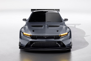 この見た目なのに公道走行できる！　「総カーボンボディ」「800馬力超え」の最速マスタングが強烈すぎる