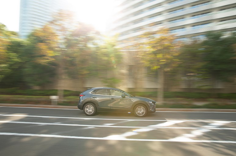 マツダCX-30のオススメは高速道路で美点多いディーゼル。後席や硬めの乗り心地は要確認