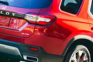 ホンダ新型「カクカクSUV」公開され反響多数！ 285馬力「V6」×10速AT搭載！ 米国で登場した“上質内装”の「3列モデル」パイロットに「欲しい」「V6エンジン快適そう」の声も