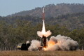 軍人みな注目！ 陸自の「日の丸地対空ミサイル」豪州で2度目の実射 命中までを動画で公開