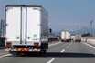 ３車線の高速で「一番右は追い越し車線」はわかるけど「左」と「真ん中」はどう使いわける？　意外と知らない道交法