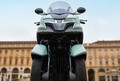 「YZF顔のイケメン」シャープに進化したヤマハ『トリシティ125』2025年モデルが熱い！