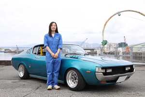 彼女のトヨタ「セリカLB」が初めての愛車！ 水中花にカセットデッキなど当時物インテリアに注目