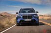 ド迫力の2段構えライト！ 5m級SUV 新型BMW「X7」欧州発表！ 巨大グリルがギラり