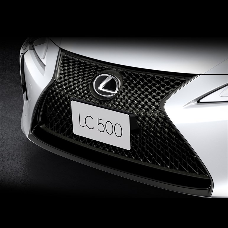 レクサスLCが玄人好みのマニアック深化。走りを研ぎ澄ましたマットホワイトの限定車も