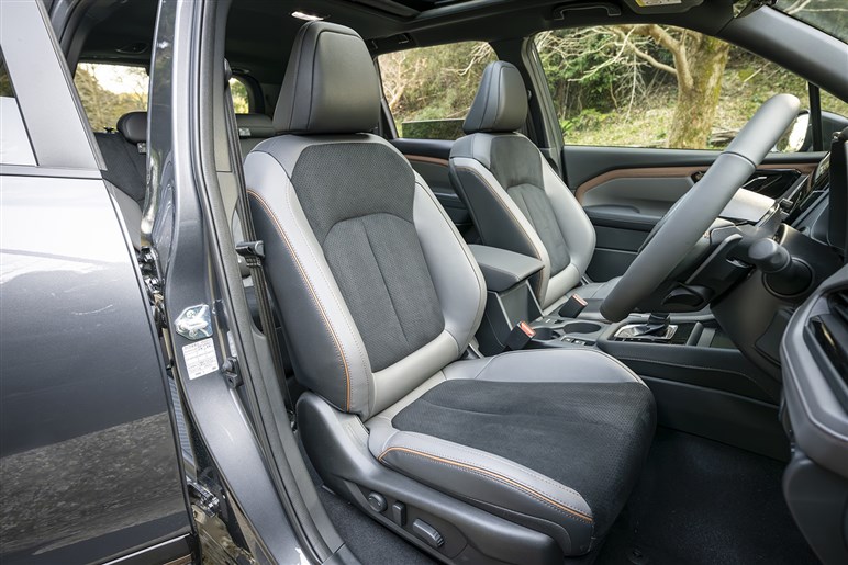 【デビューから約3ヶ月】新型「フォレスター」に特別仕様車登場。内外装にダークトーンを採用…価格は415万8000円から