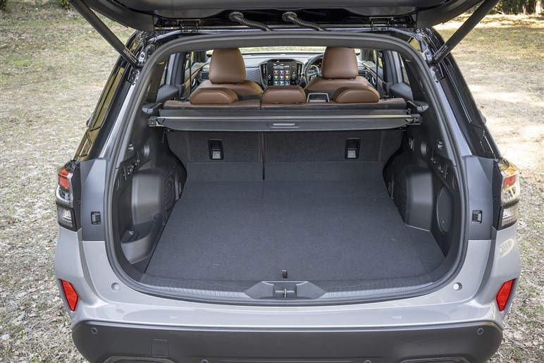 【デビューから約3ヶ月】新型「フォレスター」に特別仕様車登場。内外装にダークトーンを採用…価格は415万8000円から